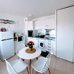 Cosy 2 Pieces Avec Piscine Et Parking Antibes